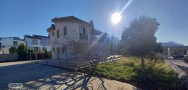 Girne-Arap koy içi 900 m arsa üzerinde Deniz ve doğa manzaralı 3+1 geniş güzel villa