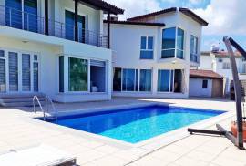 SOLD!!Beautiful villa with 3+ 2 private pool by the sea in Çatalkoy.