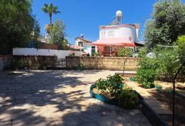 Cute 2-bedroom house with a large garden within walking distance to the main road between Çatalkoy a