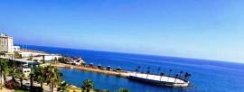 Совершенно новый отель на 33 номера на берегу моря в центре города Кирения