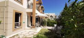Двухкомнатная квартира с садом в великолепном комплексе в Кирении-Алсанджак